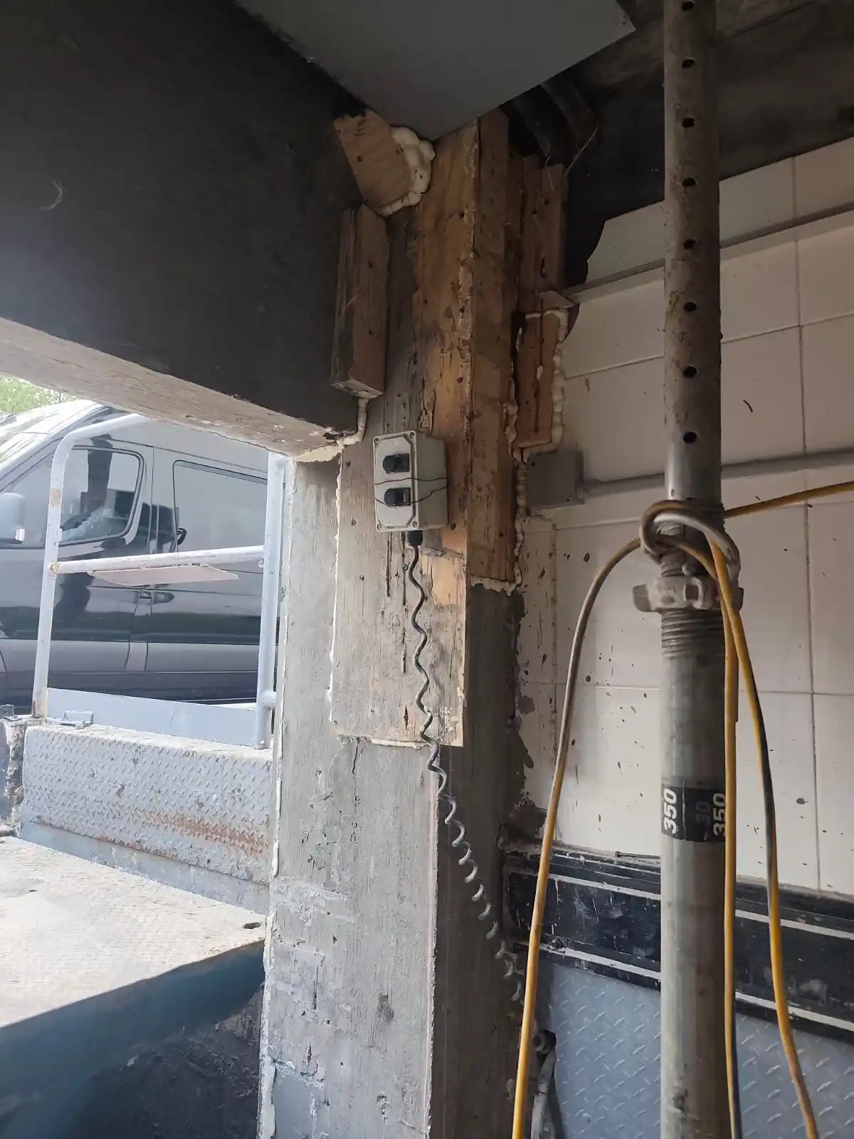 Column repair formwork installation